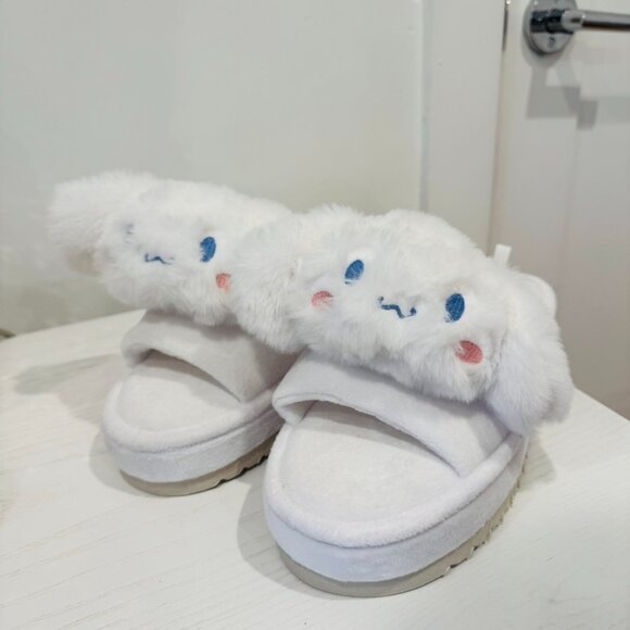 NWOT Hello Kitty Cinnamoroll Slippers, Size M (Women's 7-9) - Picture 5 of 7